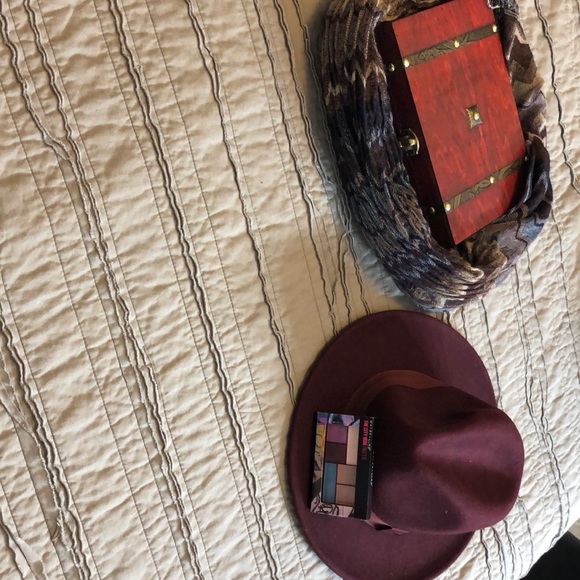 Hat - Picture 3 of 4